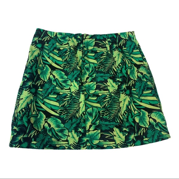5for20 H&M green jungle leafs mini skirt - Picture 3 of 7
